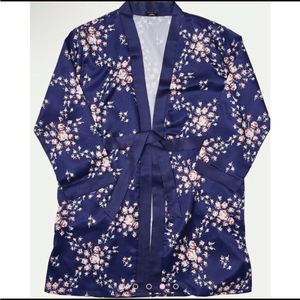 Morgan Lane Allie Robe - Picture 3 of 5